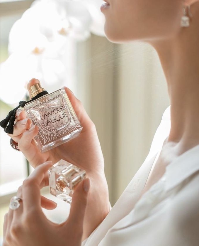 بهترین عطرها برای عروس خانم‌ها.jpg